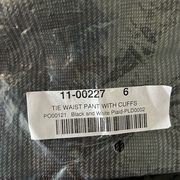 Soncy Tie Waist Pant With Cuffs in Black and White Plaid Ombre Size 6 (30W) NWT! - Picture 4 of 7